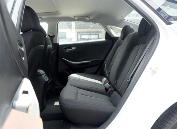 菲斯塔 2019款 240TGDi 运动版 国VI 车厢座椅   后排空间