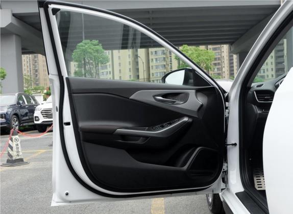 菲斯塔 2019款 240TGDi 运动版 国VI 车厢座椅   前门板