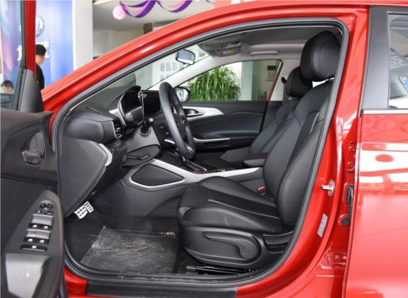 菲斯塔 2019款 280TGDi 运动版 国VI 车厢座椅   前排空间