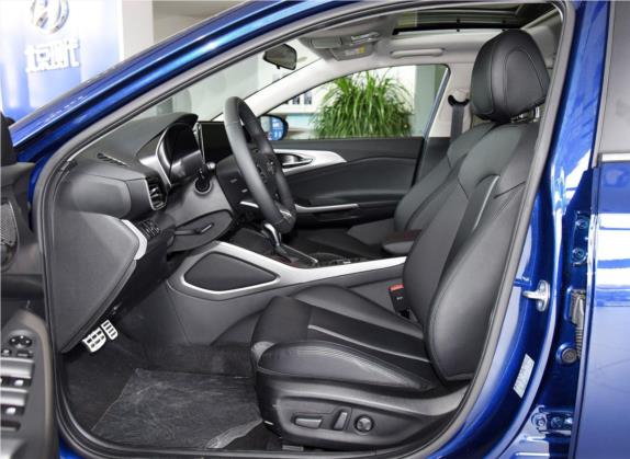 菲斯塔 2019款 280TGDi 智速版 国VI 车厢座椅   前排空间