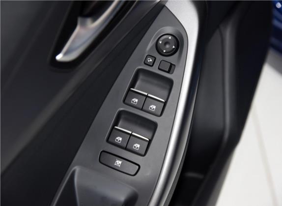 菲斯塔 2019款 280TGDi 智速版 国VI 车厢座椅   门窗控制