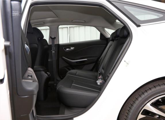 菲斯塔 2019款 280TGDi 智享版 国VI 车厢座椅   后排空间
