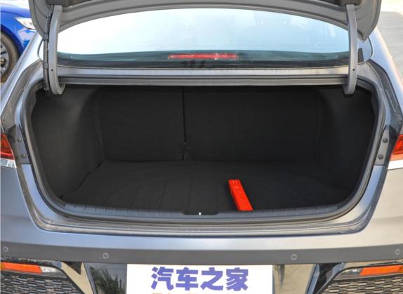 菲斯塔 2021款 280TGDi DLX豪华版 车厢座椅   后备厢