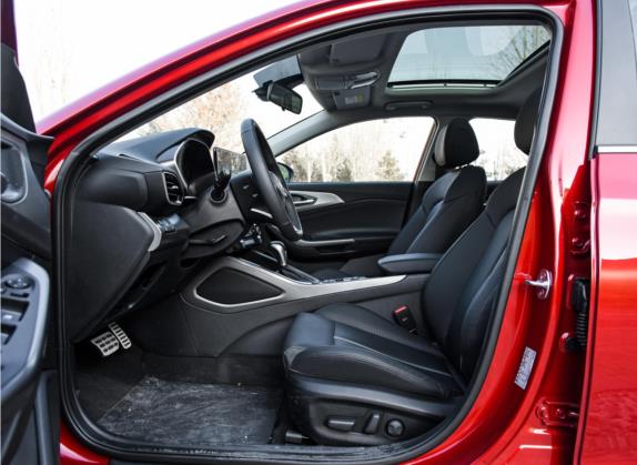 菲斯塔 2021款 280TGDi Luxury Sport劲享版 车厢座椅   前排空间