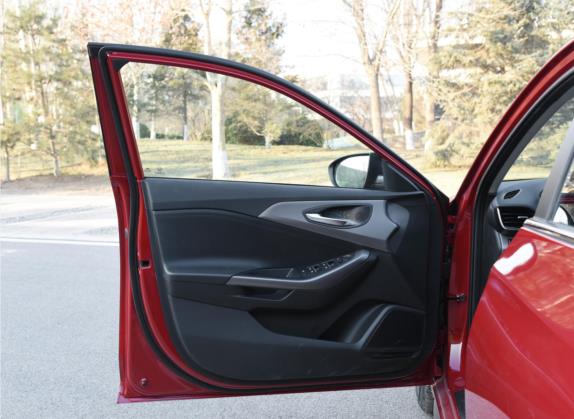 菲斯塔 2021款 280TGDi Luxury Sport劲享版 车厢座椅   前门板