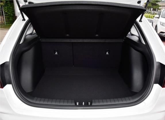 逸行 2018款 1.6L 自动逸心型 国V 车厢座椅   后备厢