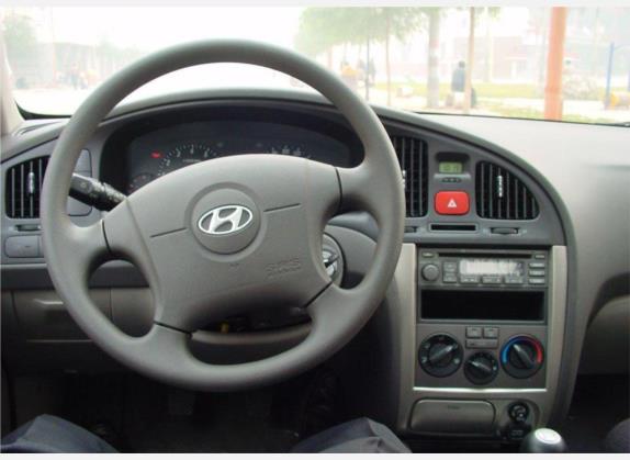 伊兰特 2004款 1.6L 手动豪华型 中控类   驾驶位