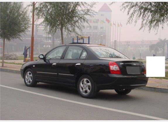 伊兰特 2004款 1.6L 手动豪华型 外观   斜后