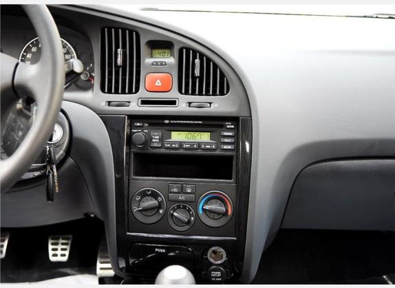 伊兰特 2007款 1.6L 两厢手动豪华型 中控类   中控台