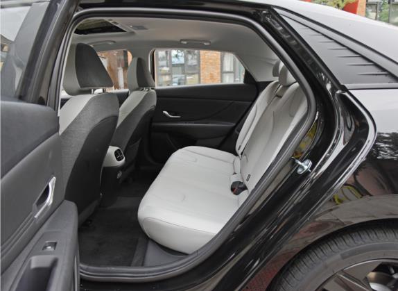伊兰特 2021款 1.5L CVT TOP旗舰版 车厢座椅   后排空间