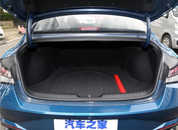 伊兰特 2021款 1.5L CVT GLX精英版 车厢座椅   后备厢