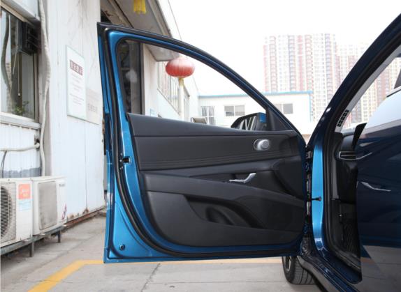 伊兰特 2021款 1.5L CVT LUX尊贵版 车厢座椅   前门板