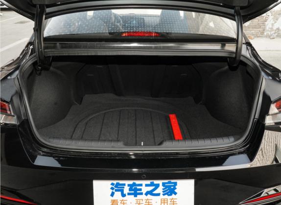 伊兰特 2022款 1.5L CVT LUX黑骑士限量版 车厢座椅   后备厢