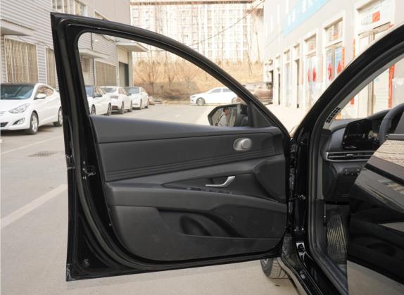 伊兰特 2022款 1.5L CVT LUX黑骑士限量版 车厢座椅   前门板