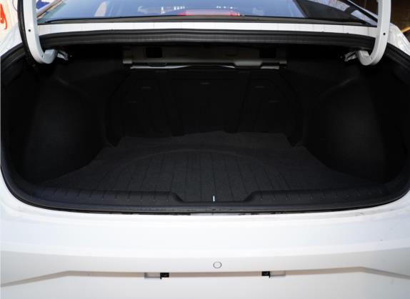 伊兰特 2022款 1.5L CVT GLX精英版 车厢座椅   后备厢