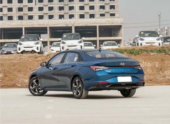 伊兰特 2022款 1.5L CVT TOP旗舰版 外观   斜后