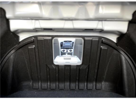 悦动 2008款 1.6L MT GLS 车厢座椅   后备厢