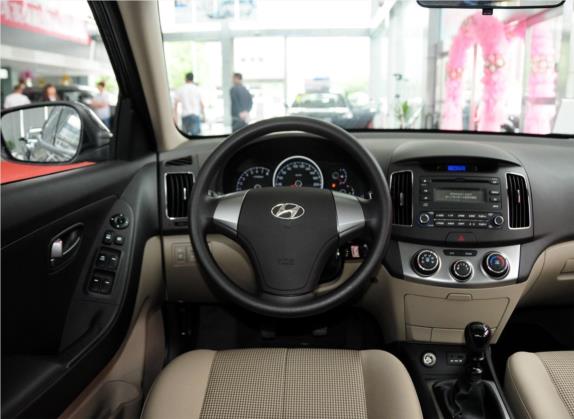 悦动 2011款 1.6L 手动舒适型 中控类   驾驶位