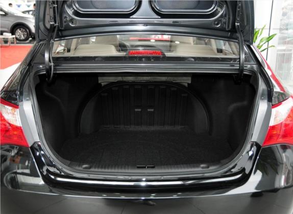 悦动 2011款 1.6L 手动舒适型 车厢座椅   后备厢