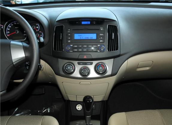 悦动 2011款 1.6L 自动舒适型 中控类   中控台