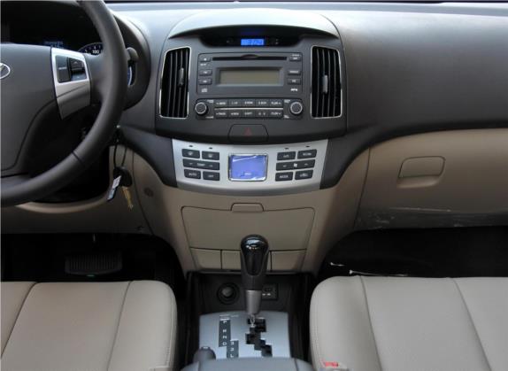 悦动 2011款 1.6L 自动豪华型 中控类   中控台