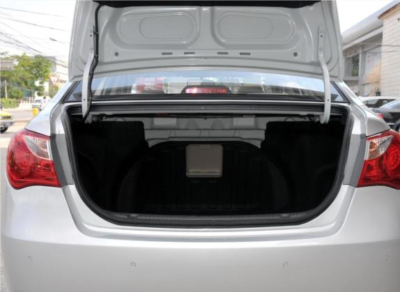 悦动 2011款 1.6L 自动豪华型 车厢座椅   后备厢