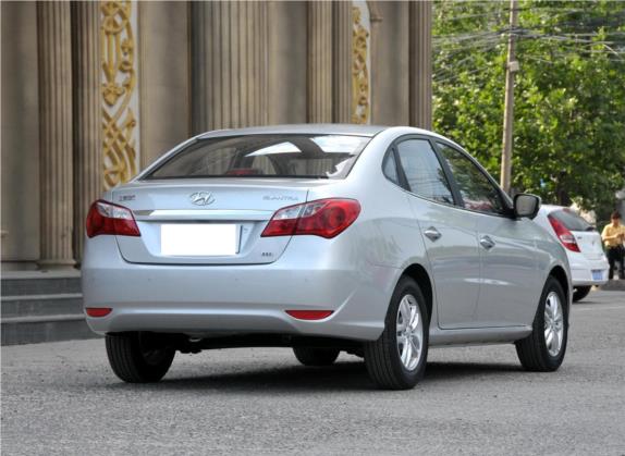 悦动 2011款 1.6L 自动豪华型 外观   斜后