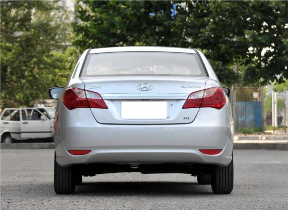 悦动 2011款 1.6L 自动豪华型 外观   正后
