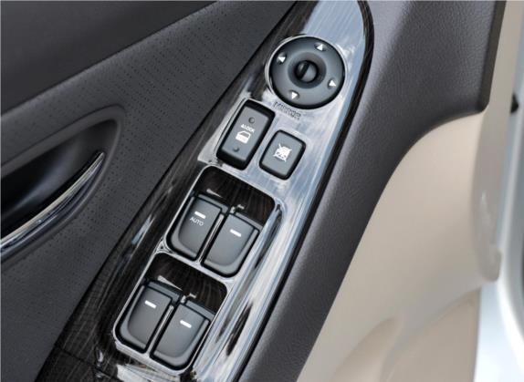 悦动 2011款 1.6L 自动豪华型 车厢座椅   门窗控制