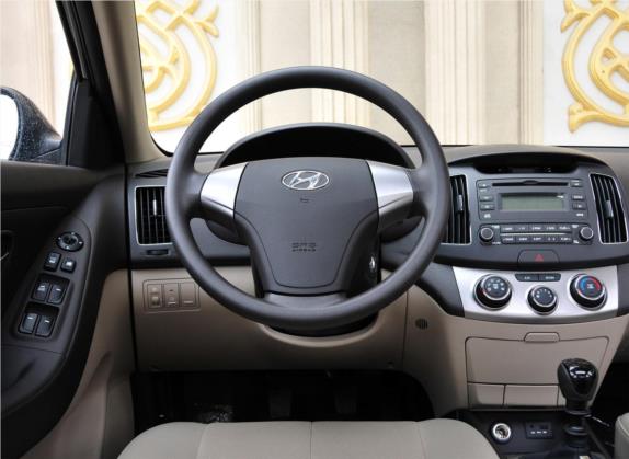 悦动 2011款 1.6L 手动豪华型 中控类   驾驶位