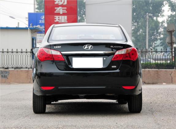 悦动 2011款 1.6L 手动豪华型 外观   正后