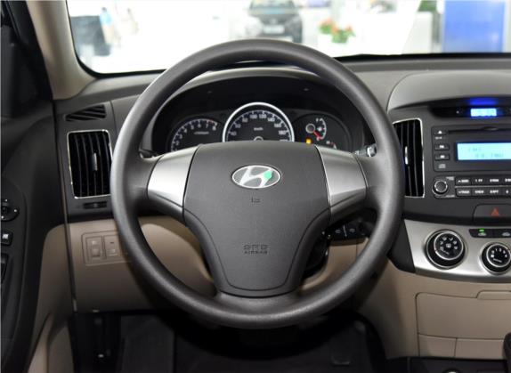 悦动 2015款 1.6L 自动舒适型 中控类   驾驶位