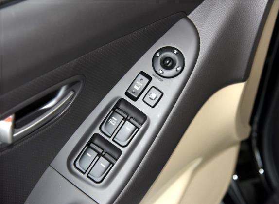 悦动 2015款 1.6L 自动舒适型 车厢座椅   门窗控制