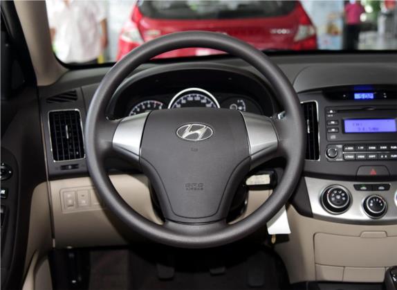 悦动 2015款 1.6L 手动豪华型 中控类   驾驶位