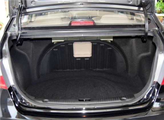 悦动 2015款 1.6L 手动豪华型 车厢座椅   后备厢