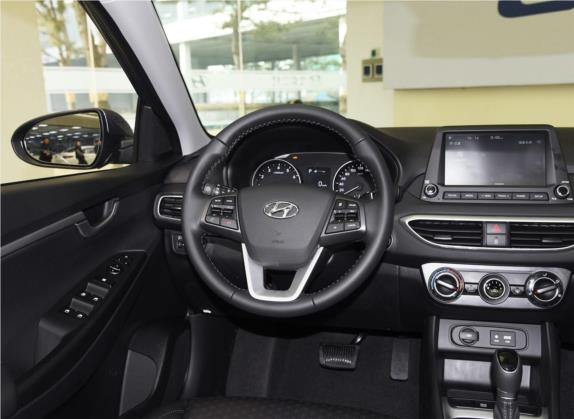 悦动 2017款 1.6L 自动悦心版DLX 中控类   驾驶位