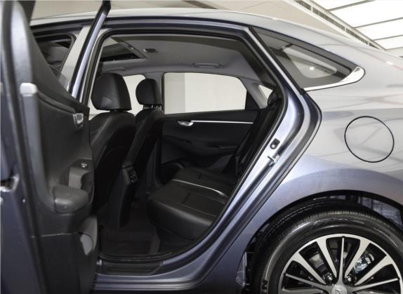 悦动 2017款 1.6L 自动悦心版DLX 车厢座椅   后排空间