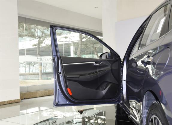 悦动 2017款 1.6L 自动悦心版DLX 车厢座椅   前门板