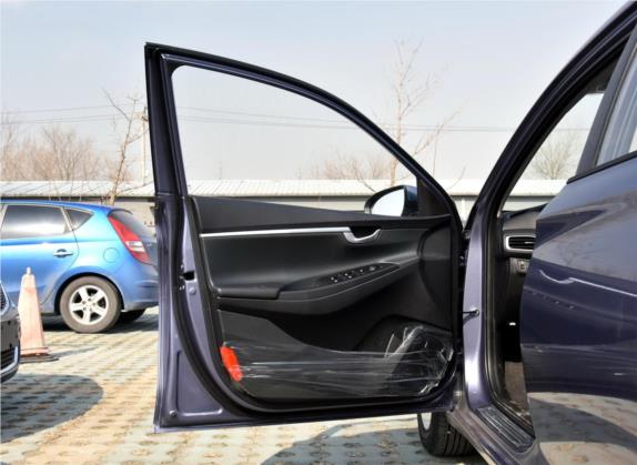 悦动 2017款 1.6L 自动悦值版GLS 车厢座椅   前门板