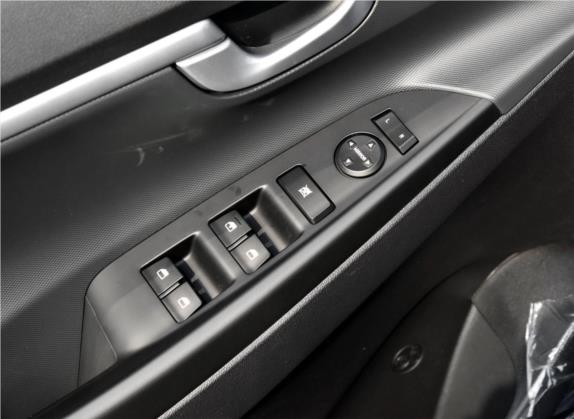 悦动 2017款 1.6L 自动悦值版GLS 车厢座椅   门窗控制