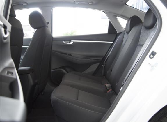 悦动 2017款 1.6L 手动悦值版GLS 车厢座椅   后排空间