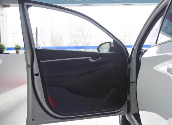 悦动 2017款 1.6L 手动悦值版GLS 车厢座椅   前门板