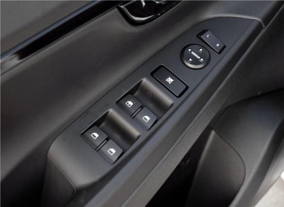 悦动 2018款 1.6L 手动悦值版GLS 国V 车厢座椅   门窗控制