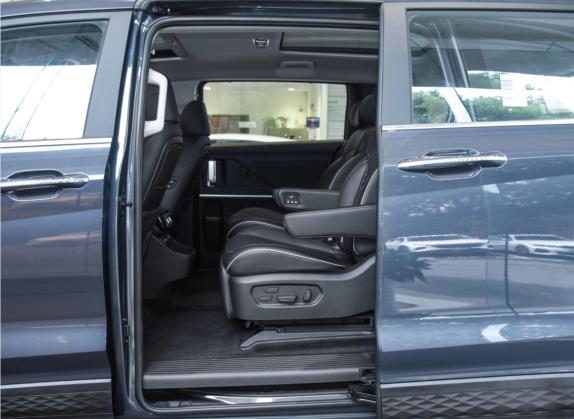 库斯途 2021款 380TGDi 智爱尊贵版 LUX Premium 车厢座椅   后排空间