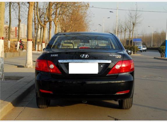 领翔 2009款 2.0L AT DLX 外观   正后