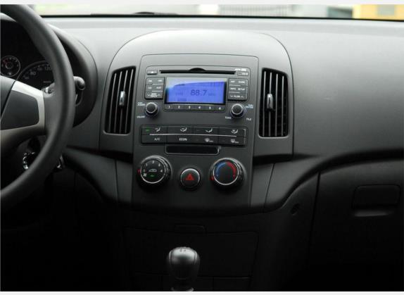 北京现代i30 2009款 1.6L 手动劲享型 中控类   中控台