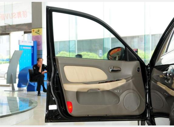 名驭 2009款 2.0L 自动尊贵版GL 车厢座椅   前门板