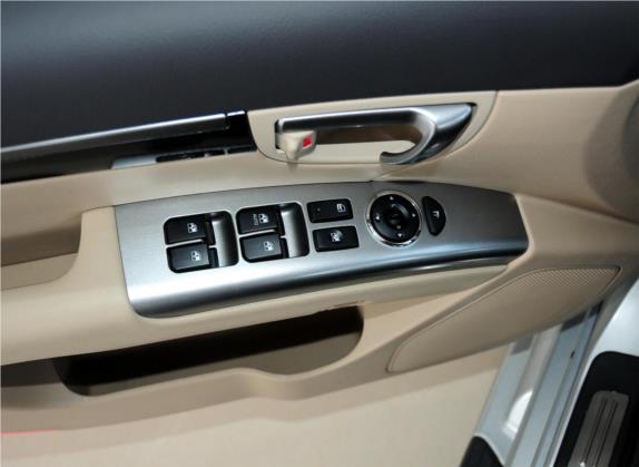 胜达经典 2010款 2.4 至尊版 七座四驱 车厢座椅   门窗控制