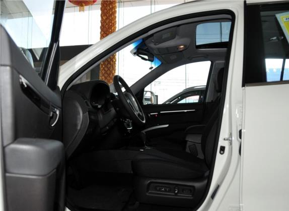 胜达经典 2011款 2.4 舒适版 七座两驱 车厢座椅   前排空间