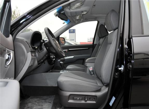 胜达经典 2012款 2.4 舒适版 七座四驱 车厢座椅   前排空间